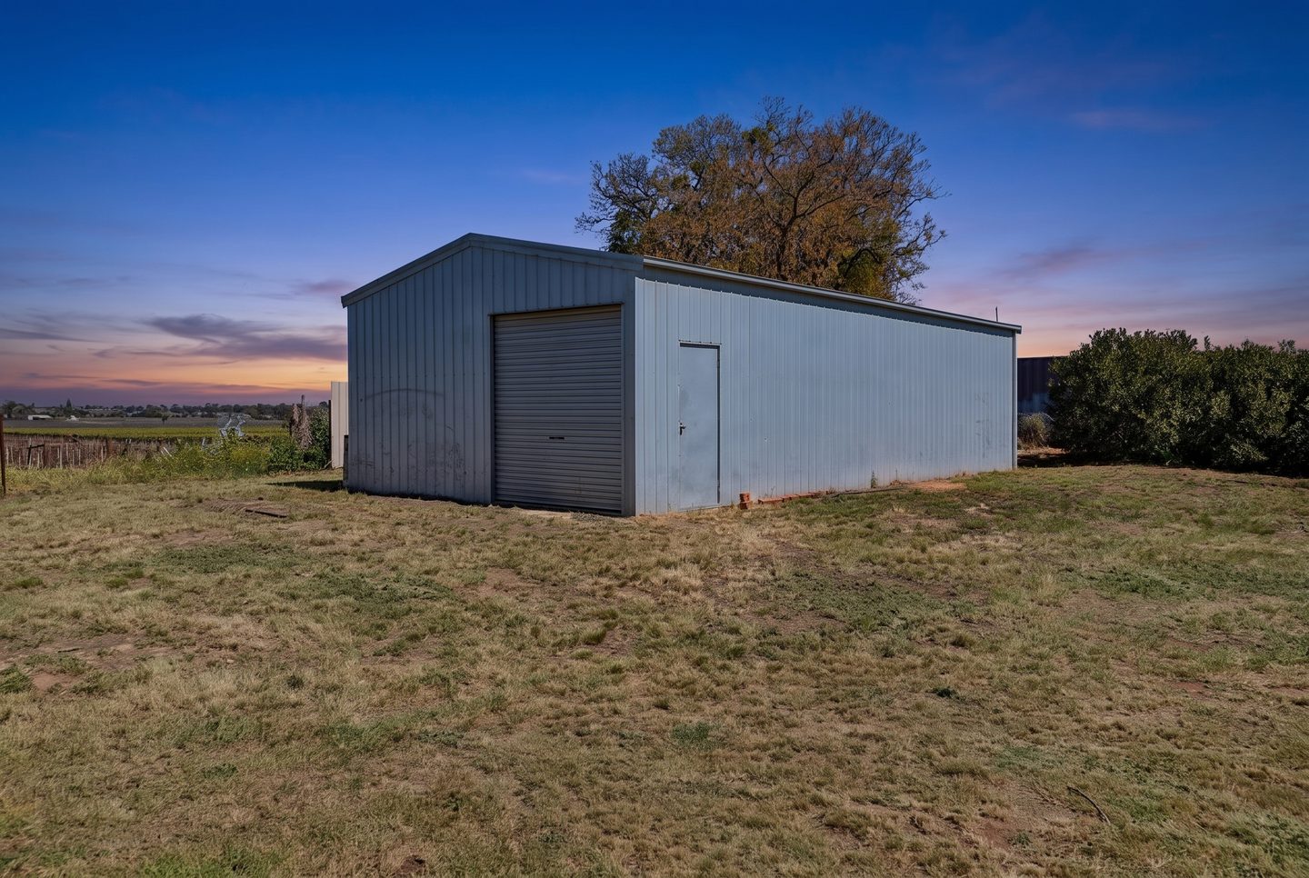 Freestanding shed with a roller door